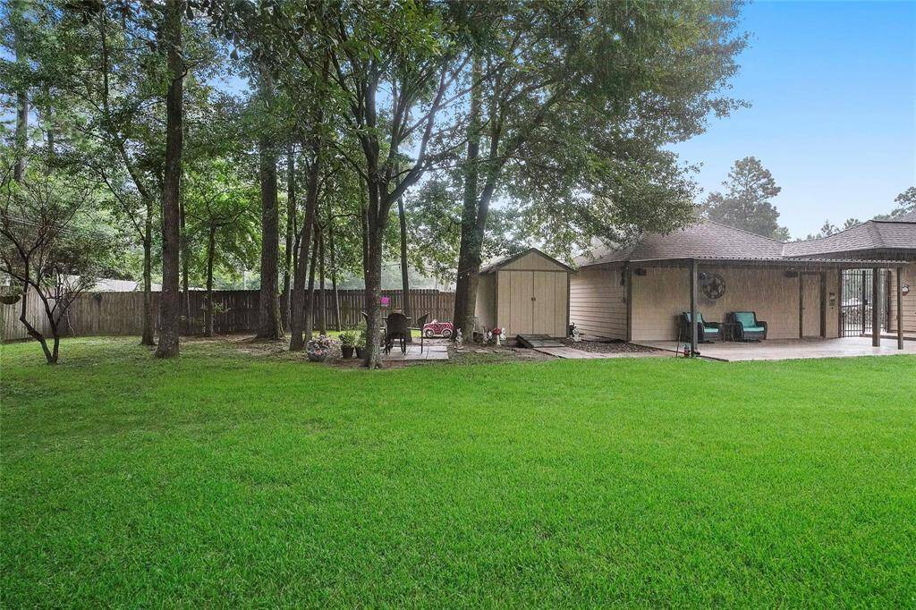 Private fully fenced/gated backyard