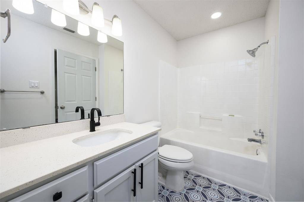 Primary suite private bath