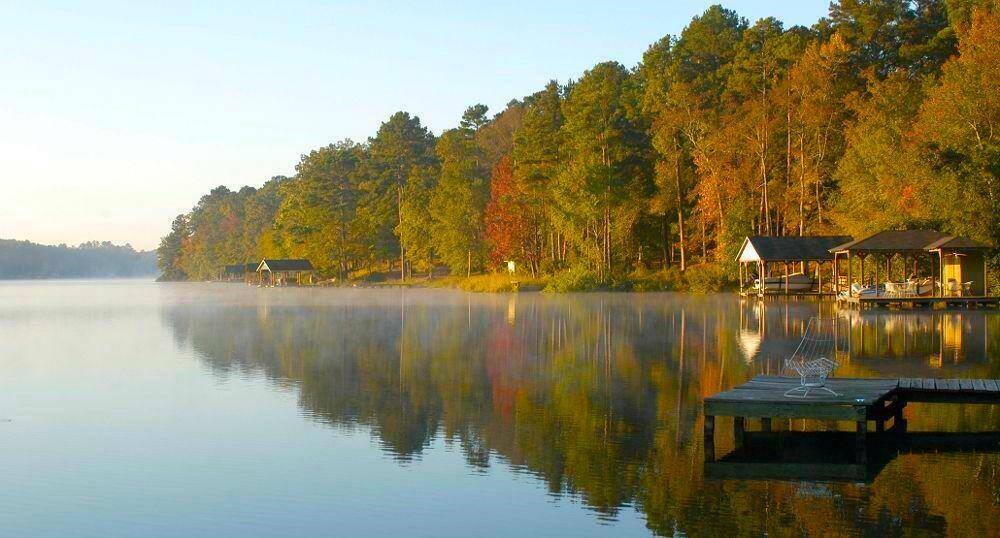Private access to Lake Hawkins & Greenbriar
