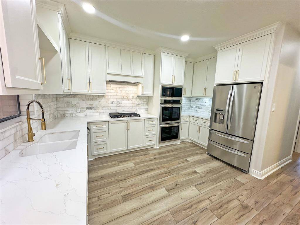 Kitchen comes with gas stove, double ovens, built in microwave and refrigerator