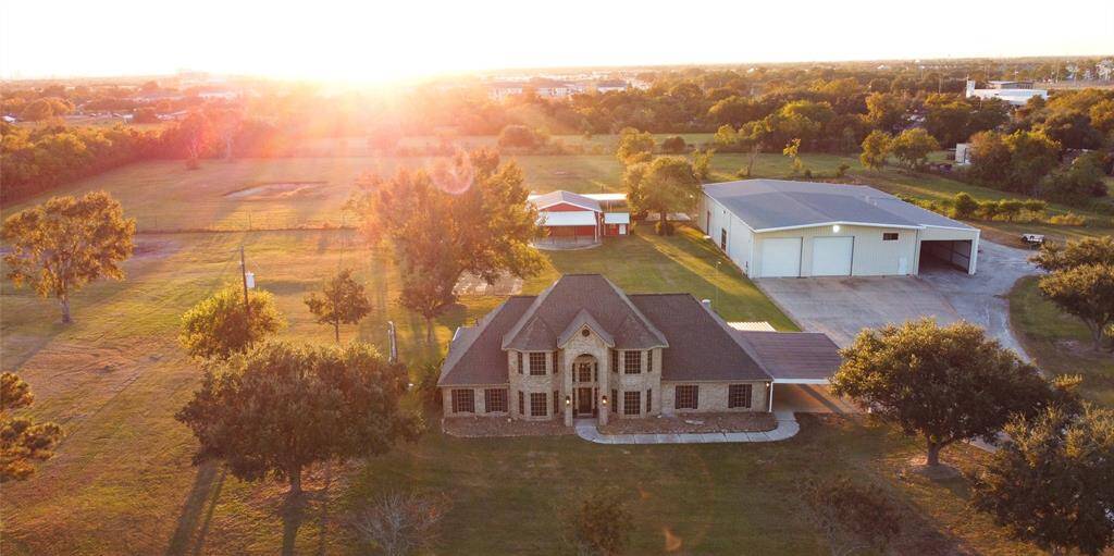 Welcome to your new spacious sanctuary in Baytown