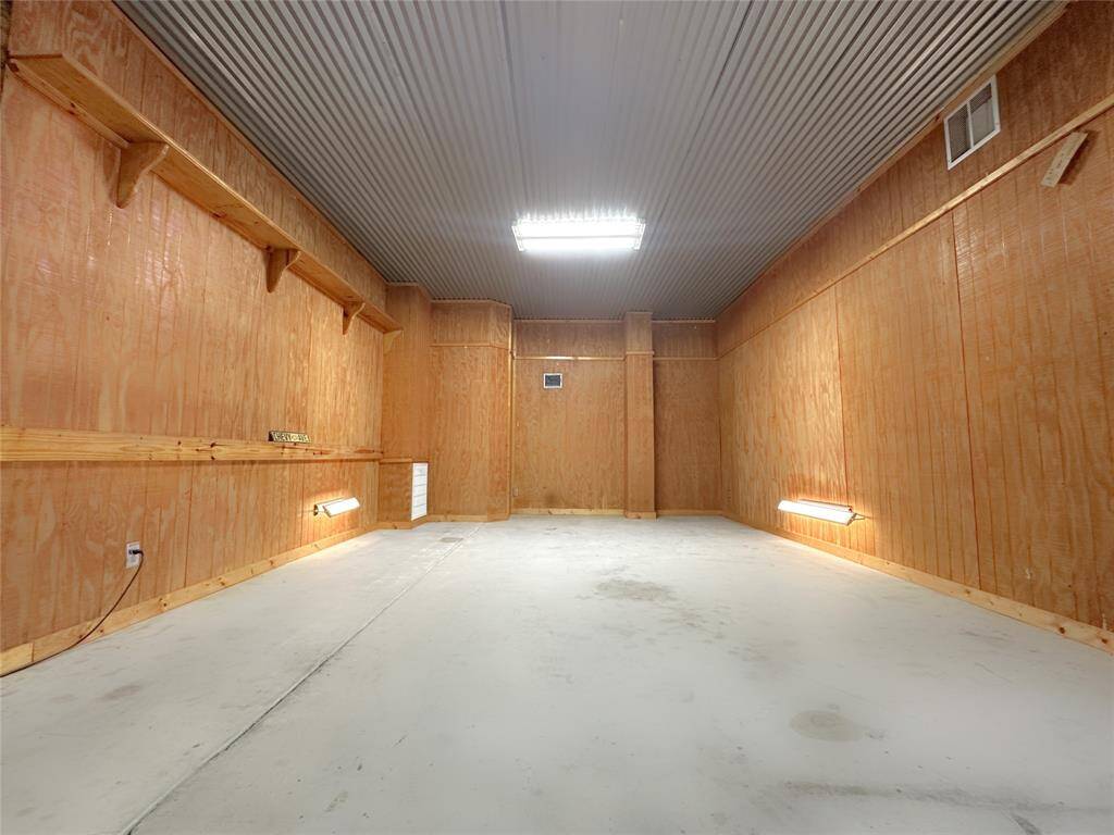 Side Bay (1 of 3) - Lighted and Air Conditioned