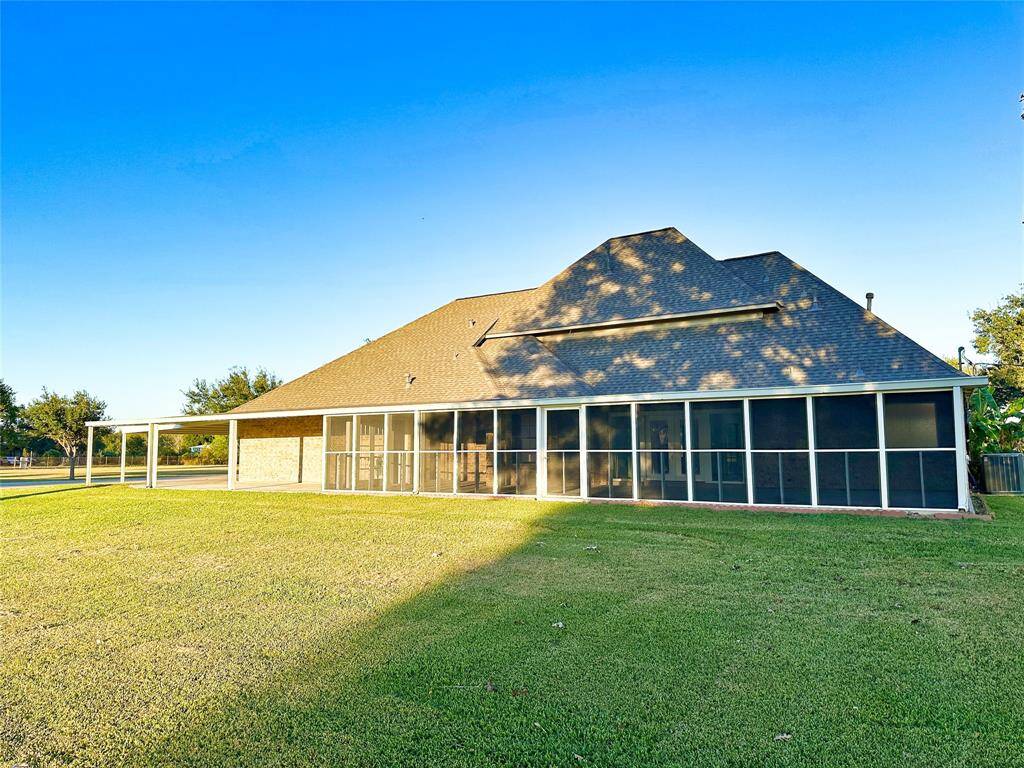 Giant screened in back Porch