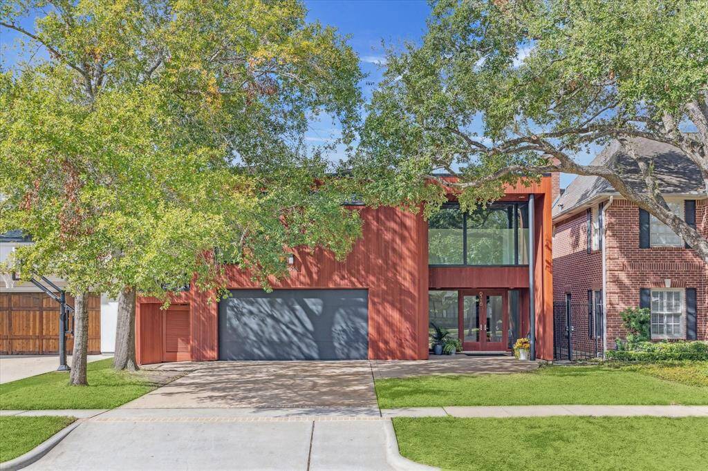 A custom built home designed by architect James Collier for his personal reidence. The current owners for 32 years have just completed a refurbishing of the home to its original glory.