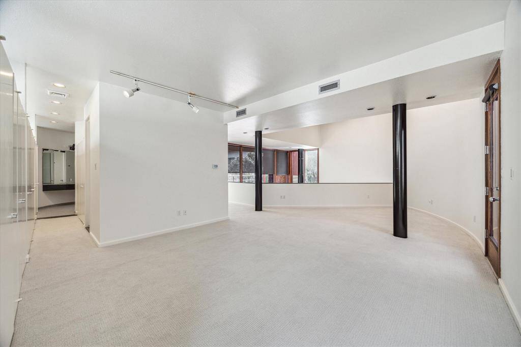 Hallway to the two bathrooms.