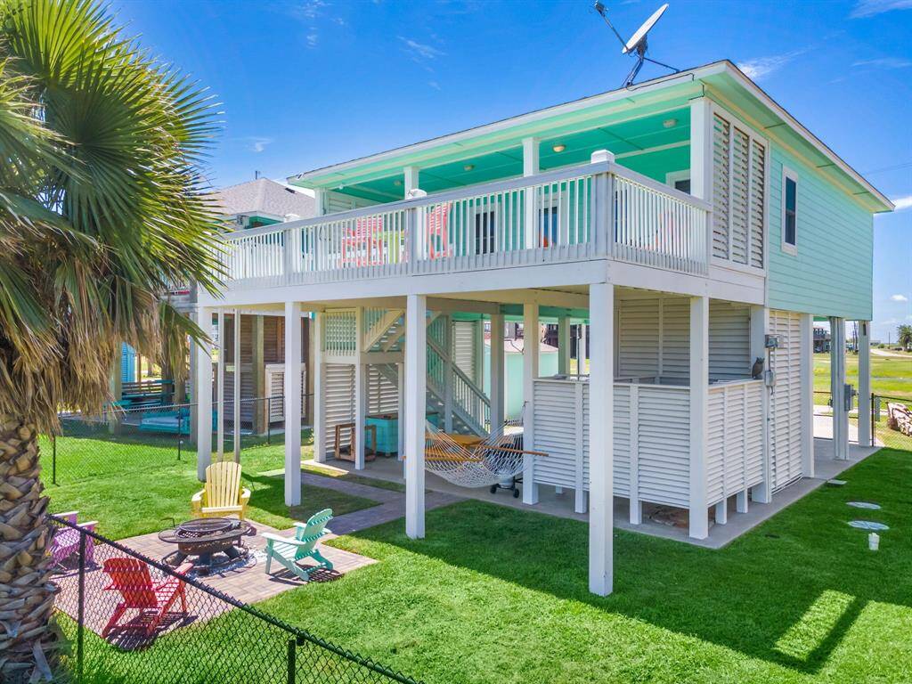 Your new Crystal Beach retreat from city life PLUS a 5 Star Vacation Rental income producer!