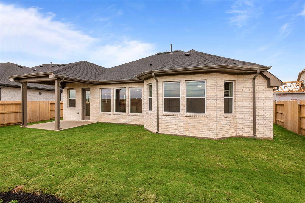 Welcome to The Hennessey by David Weekley Homes. Move-In-Ready Now!