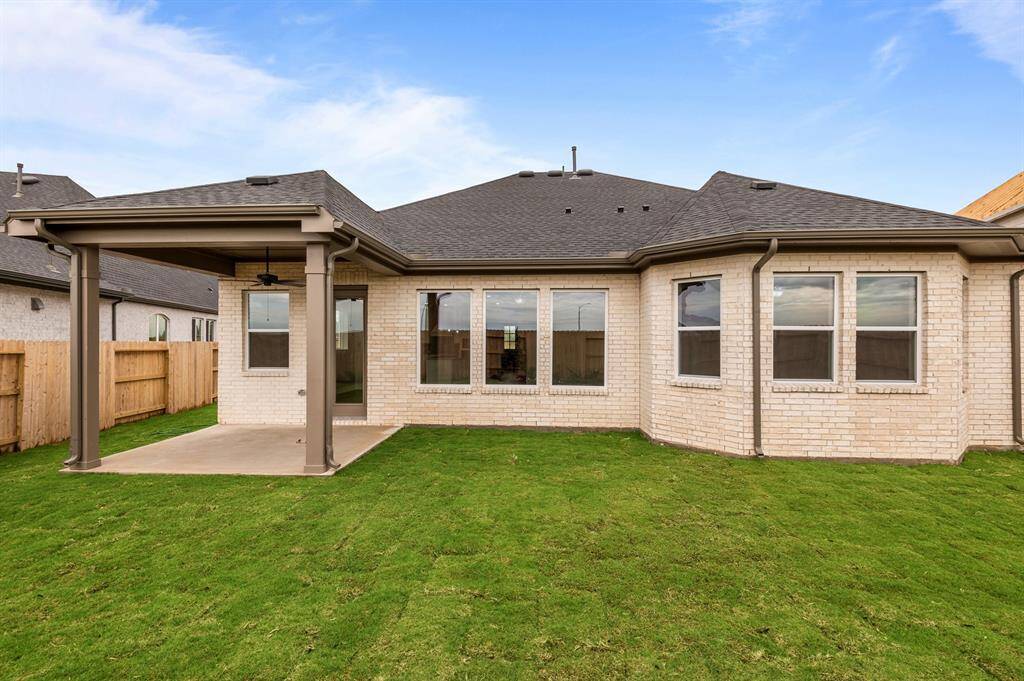 Welcome to The Hennessey by David Weekley Homes. Move-In-Ready Now!