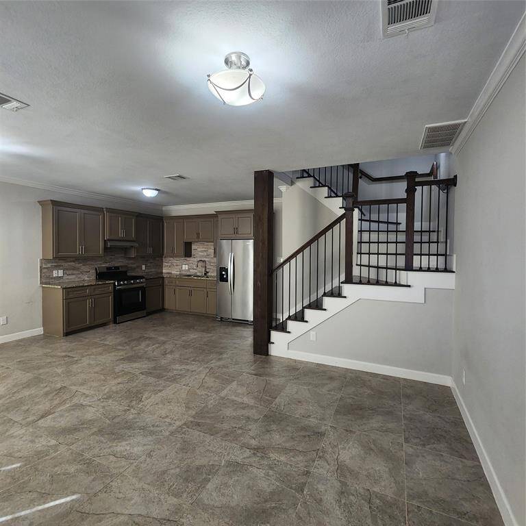 Entry open floor plan