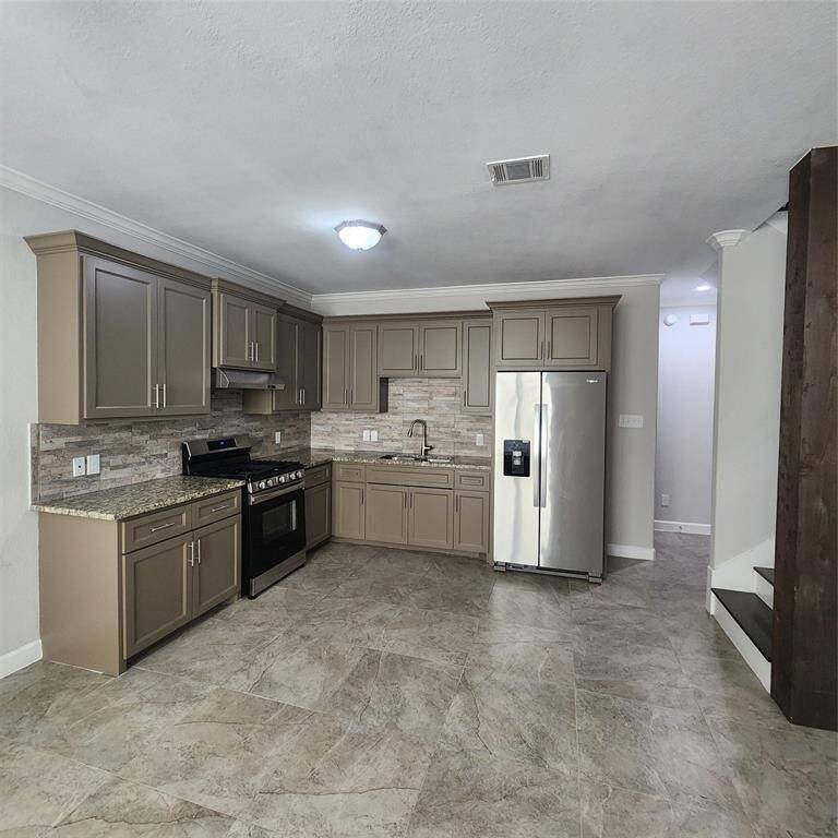 Kitchen area (appliances included)