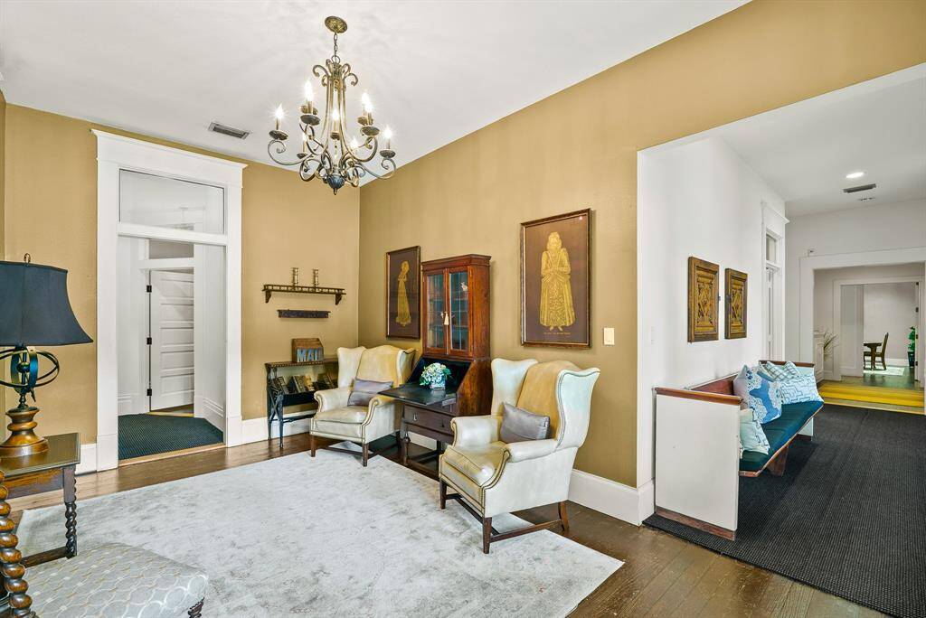 Upon entering the office, guests are treated to old charm and classic beauty.