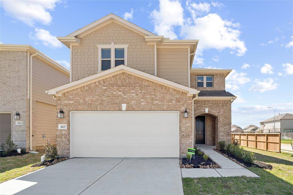 Welcome home to 18227 Sessile Oak Drive located in Oakwood Trails zoned to Tomball ISD.