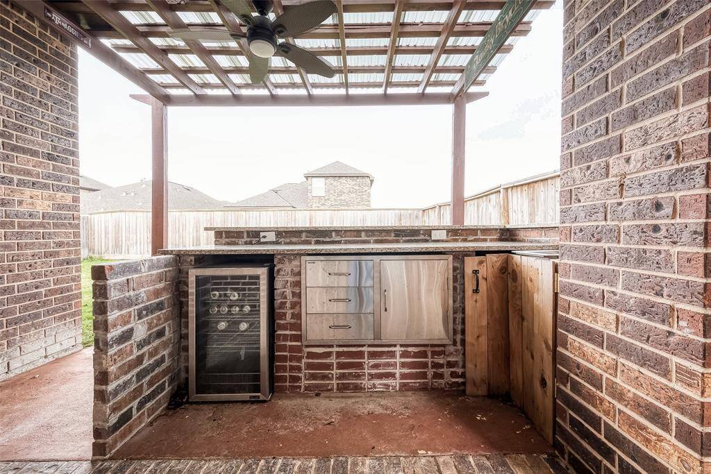 Elevate your outdoor entertaining with this bar featuring a sink and ample space for your grill, smoker, or Green Egg.