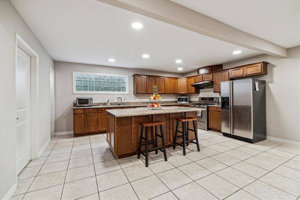 This luxurious kitchen is huge!
