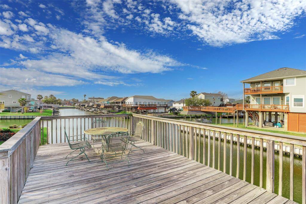 Deck with beautiful view
