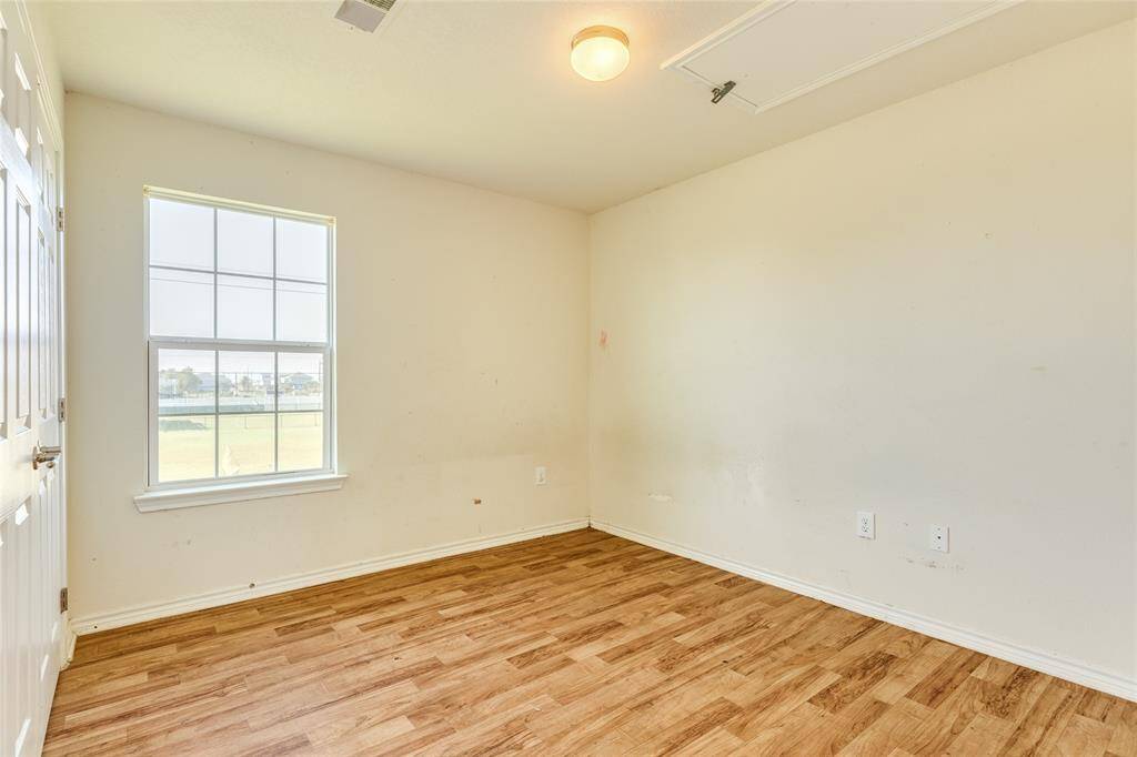 Secondary bedroom