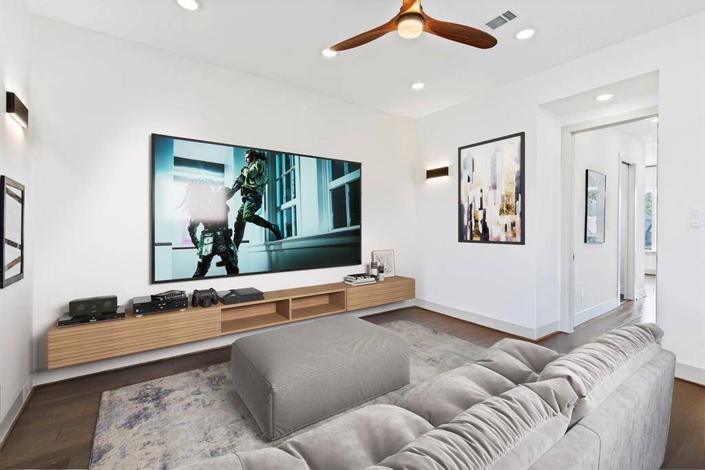 2nd floor flex space - VS without contemporary wall accents.