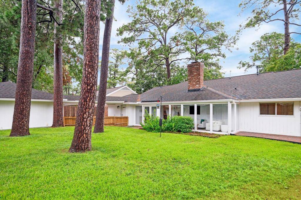 View of yard looking onto the back of the home, fence put up separating driveway(2021)