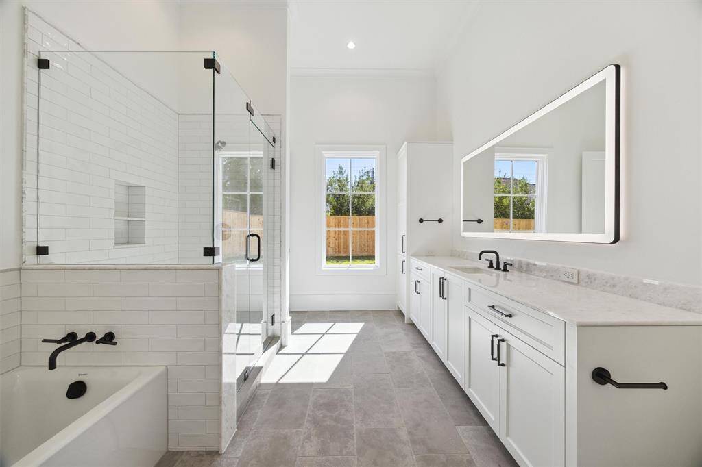 Guest en suite bath downstairs