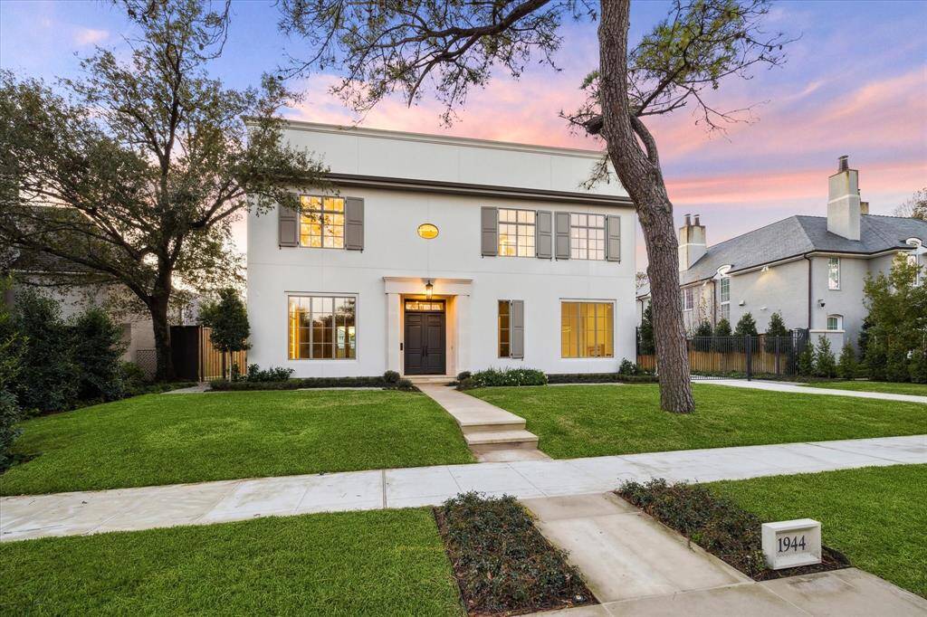 Welcome to 1944 Larchmont