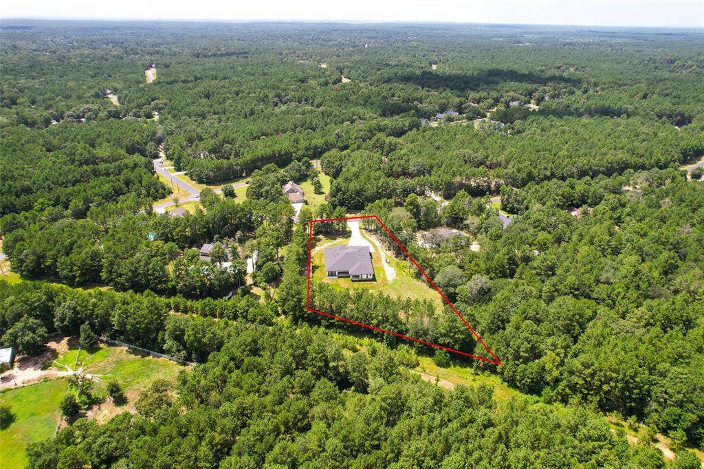 Experience the best of country living in this community that allows horses, has its own equestrian center & 8 miles of nature trails for hiking & horseback riding.