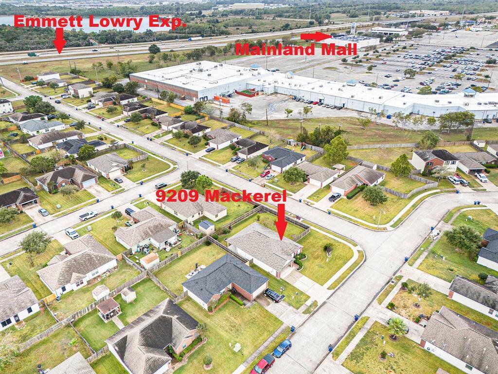 Spacious 4BR Beauty in a Family Friendly neighborhood with LOW LOW HOA FEES