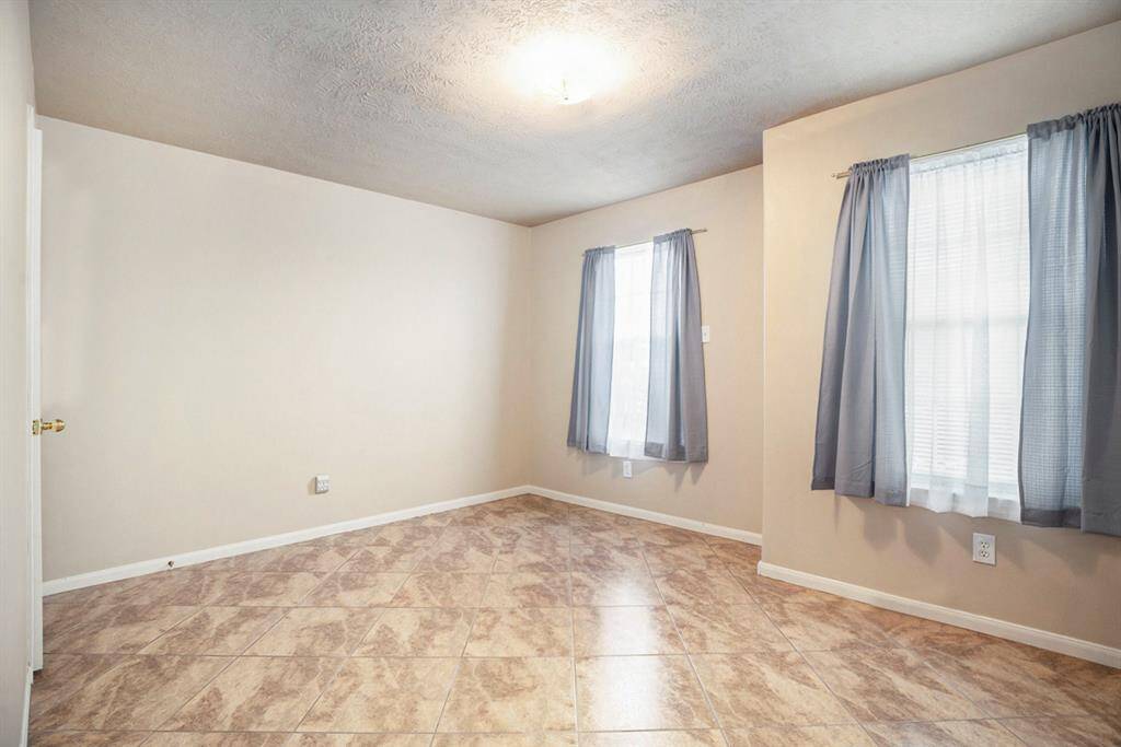 Great walk-in primary closet