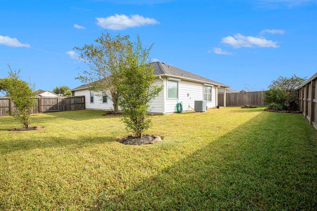 Great landscaping on this property....the whole house is move in ready!!!!