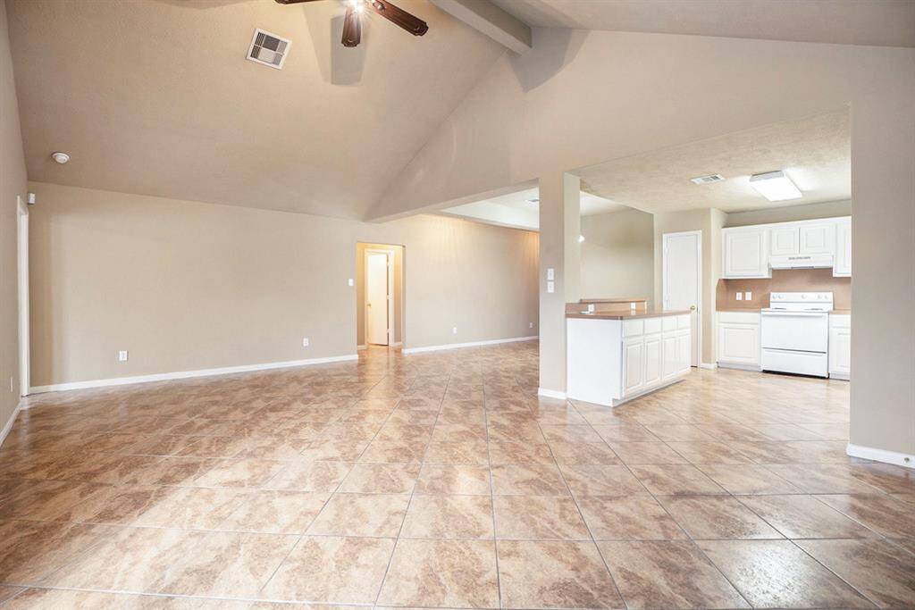 Great Tile floor thru out- very high ceiling