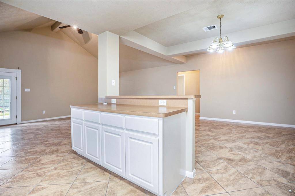 Bright & Sunny kitchen