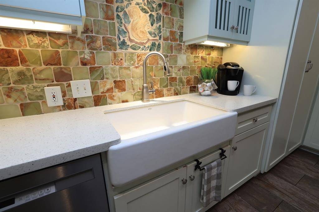 What country home would be complete without a single basin Farm House sink?!