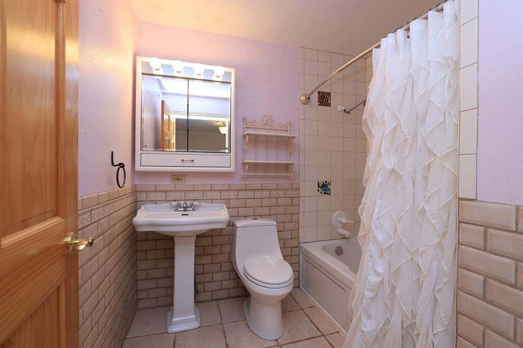 This Full bath includes a tub/shower combo, one-piece water saver toilet, and a space saving pedestal sink.
