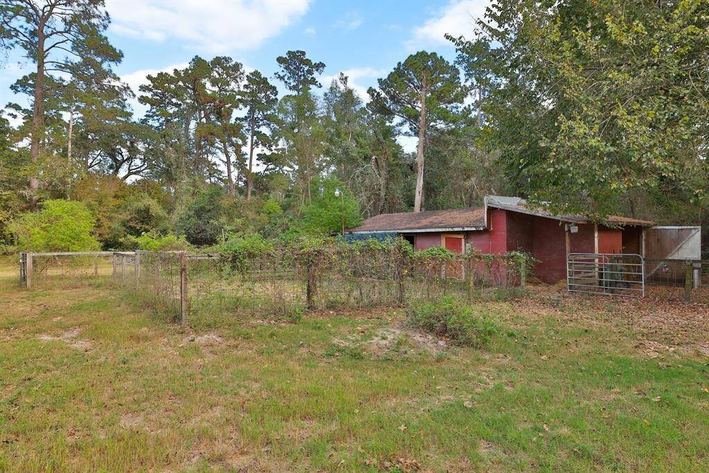 Barn with electricity, water, 3 stalls with turn-outs, and hay storage.
