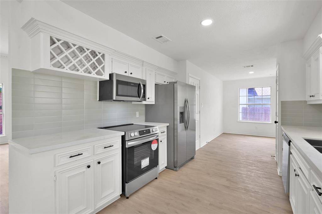 This home also has a generously sized breakfast nook with an abundance of natural light!