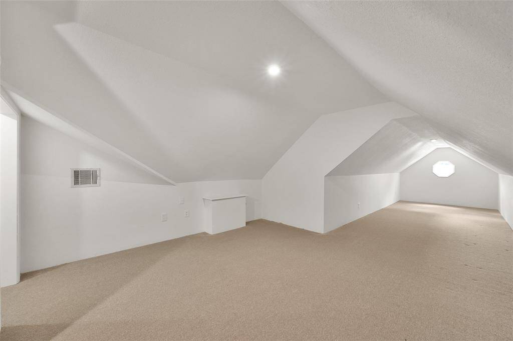 The bonus room/loft upstairs offers plenty of flexibility for its uses! Additional 4th bedroom, home office/study, gym, media/game room,  children's play room, hobby room...so much flexibility with this highly desired bonus space!