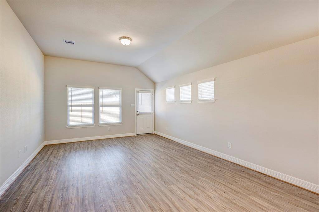 Home under construction. Sample floor plan photo used for illustrative purposes only. Upgrades, selections options, windows and colors may vary.