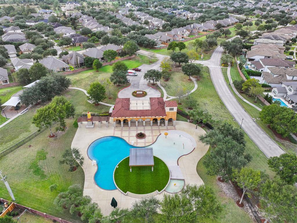 The Tuscan Lakes Recreation Center is the hub of activity, with a fantastic swimming pool, a modern fitness center, and lovely picnic areas. If you have kids, they’ll love the splash pad and playgrounds. Plus, there are scenic walking trails and serene lakes perfect for a morning jog or a peaceful evening walk.