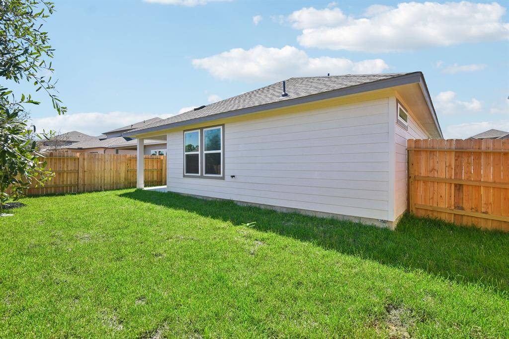 Photo is not of the actual home but is an inspirational photo of builder’s model home and may depict options, furnishings, and/or decorator features that are not included.