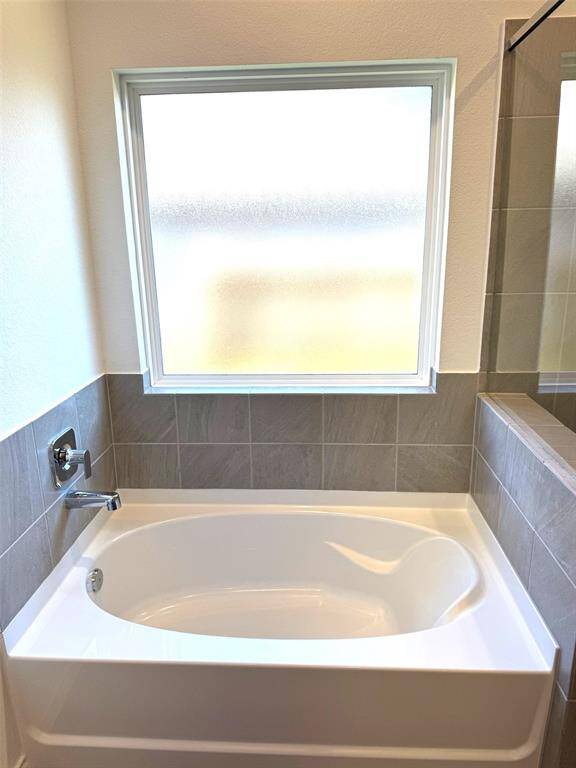 Nice Soaking Tub!