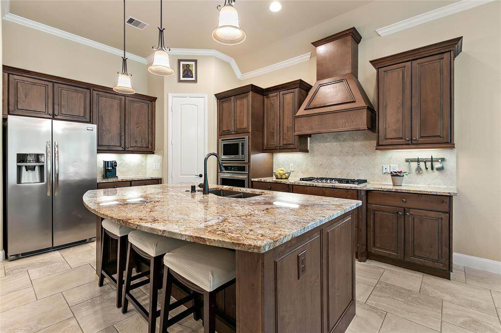Lots of storage space in this gorgeous kitchen!