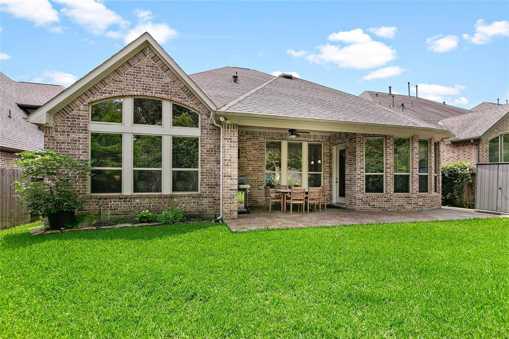 Walls of windows bring the outdoors in!