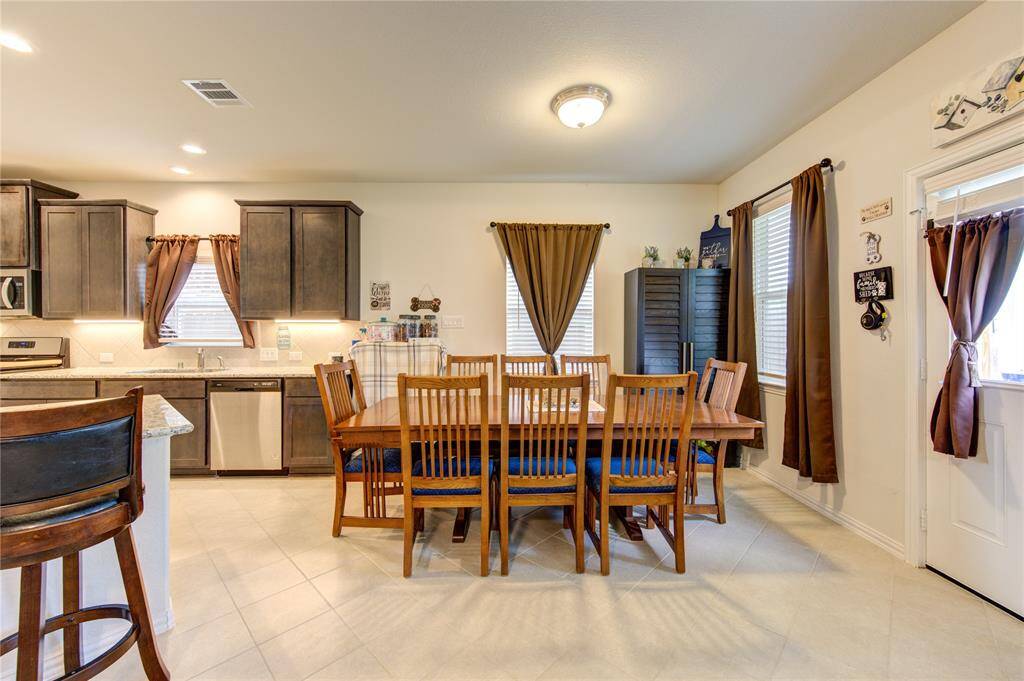 DINNING ROOM