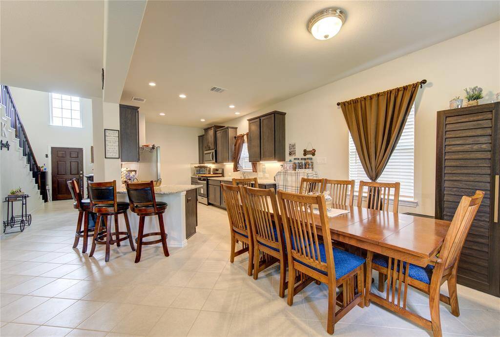 BREAKFAST BAR