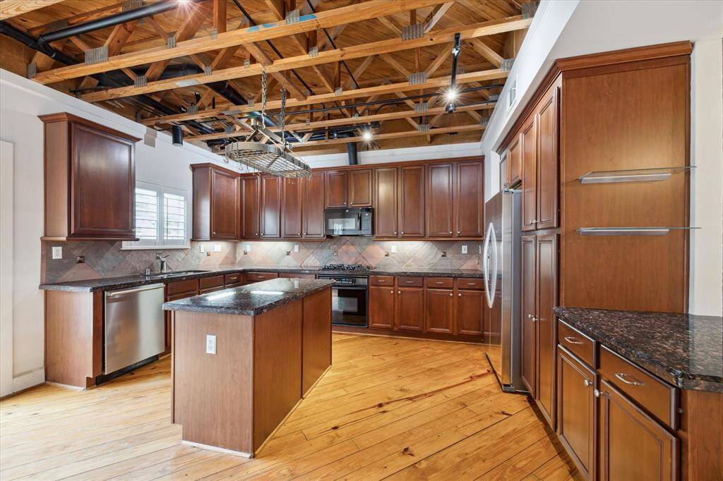 The kitchen holds plenty of counter/cabinet space.