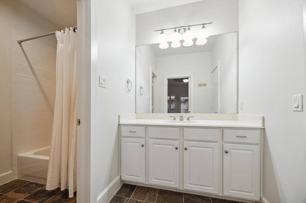 The en suite attached to the main bedroom hosts a seperated bathroom and shower/bath combo.
