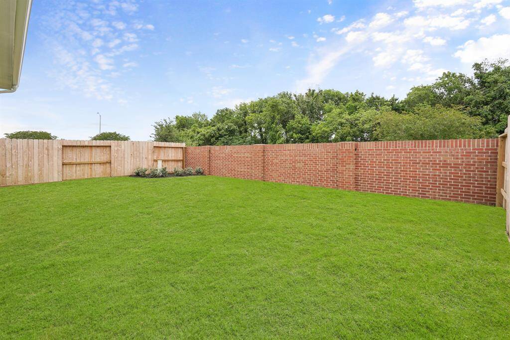Photos are REPRESENTATIVE of the home /floor plan and are NOT of the actual home.  Selections, features, and room options may vary.  For more info., contact Chesmar Homes.