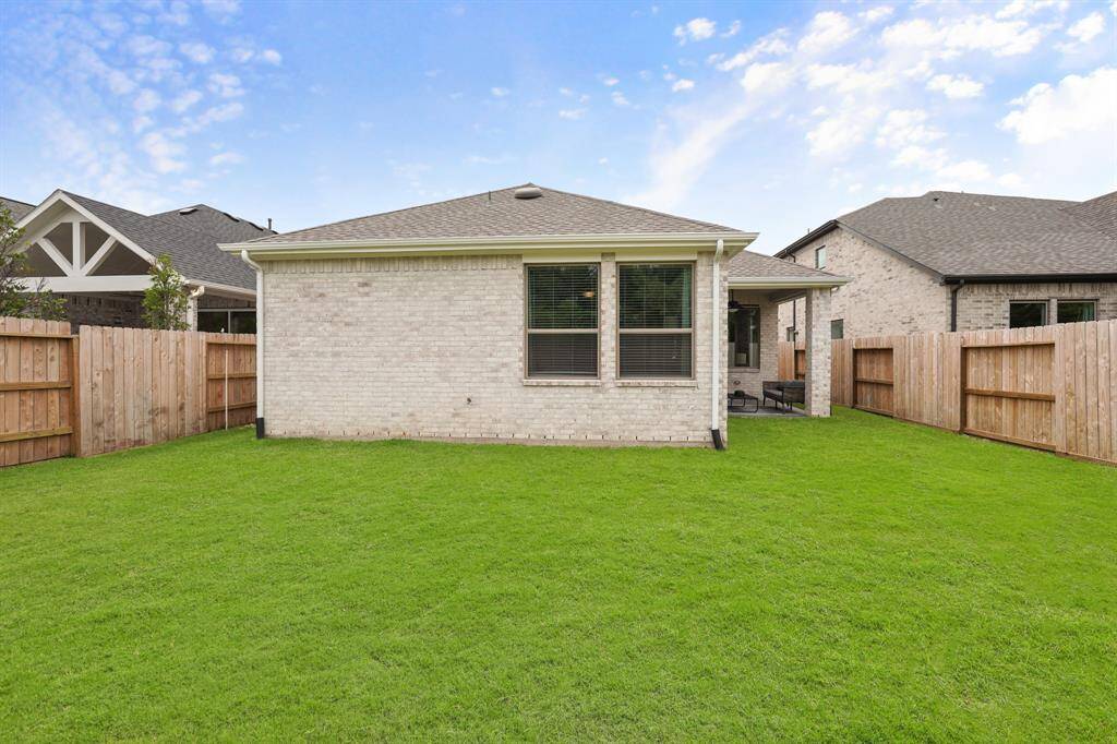 Photos are REPRESENTATIVE of the home /floor plan and are NOT of the actual home.  Selections, features, and room options may vary.  For more info., contact Chesmar Homes.