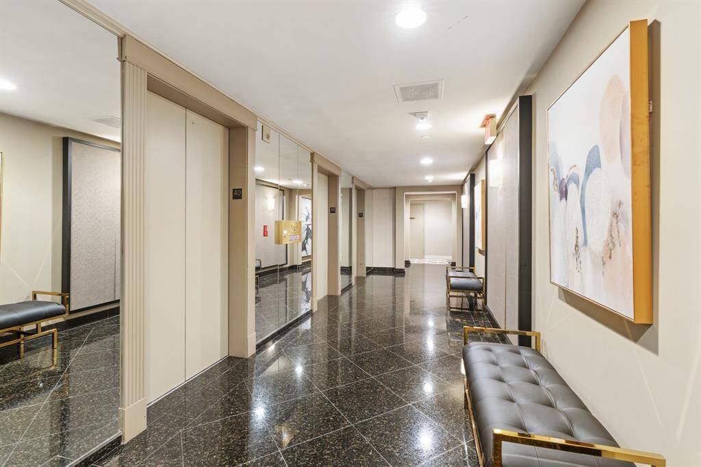 Penthouse house level elevator lobby.