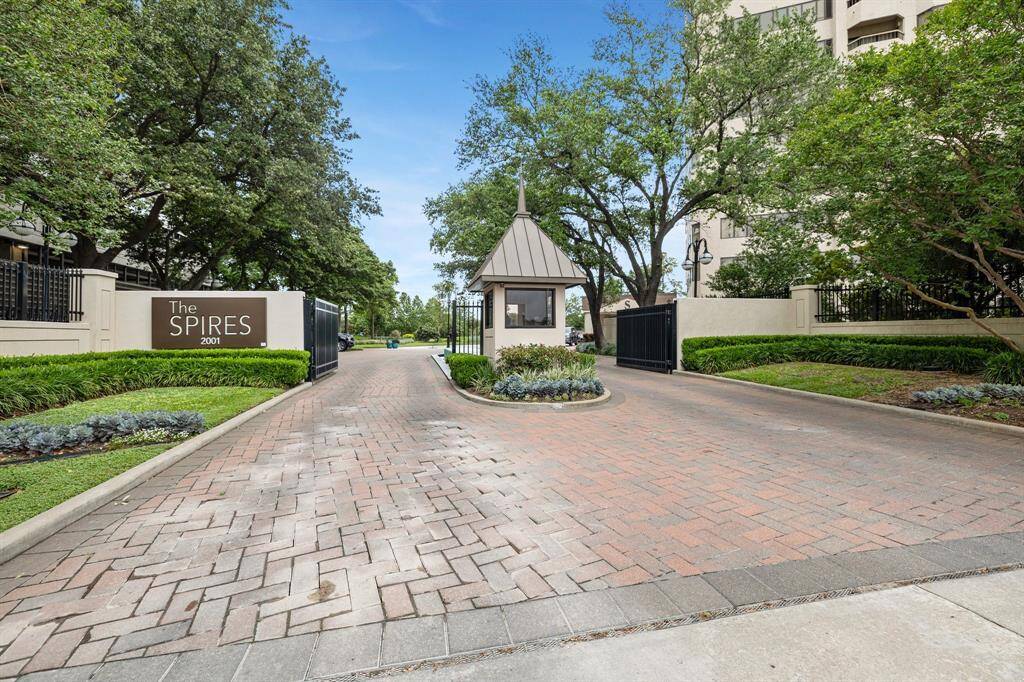 The building entrance from Holcombe Blvd.