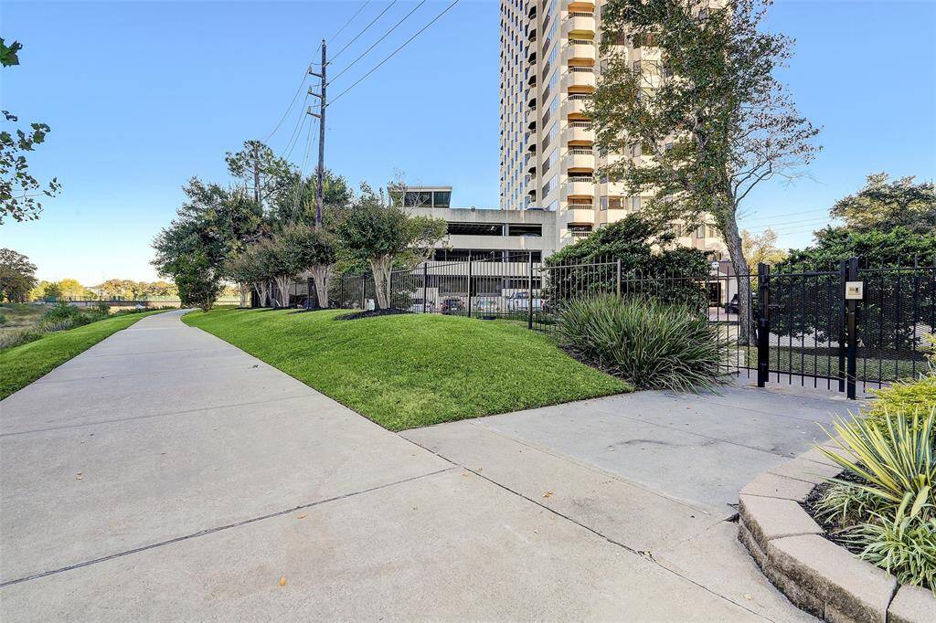 Exceptional walkability from a private pedestrian gate. Enjoy a stroll to Hermann Park or walk to work and the concierge will buzz you in upon your return.